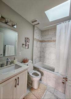 Ensuite in New Home with Parking, Close to Bluffers Park, Lake Ontario, 15 Mins to Downtown - 4