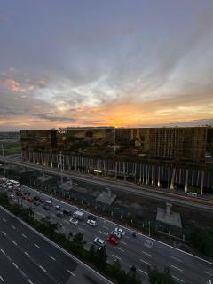Cozy Family Suite with City View near City of Dreams Casino, Airport, Solaire, Okada, Ayala Malls and MOA - 1