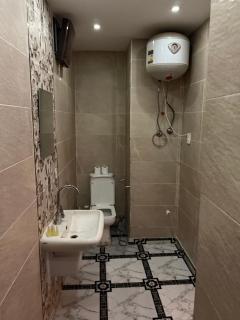 Stable pyramids inn - 3