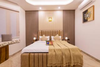 ELIVAAS Vedaaz Farms Pet-friendly 4-BHK Villa With Private Outdoor Pool and Garden area - 9