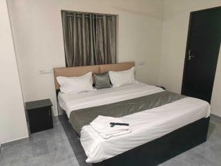 Hotel O TULIPS LODGING & BOARDING - 9