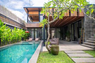 4 BR Retreat Villa - Beach Access - 9