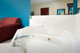 Holiday Inn Express & Suites Lincoln City by IHG - 4