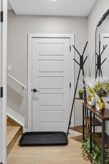 Guest Suite in Edmonton, King bed and parking - 3