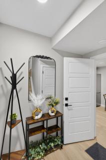 Guest Suite in Edmonton, King bed and parking - 2