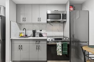 Guest Suite in Edmonton, King bed and parking - 5