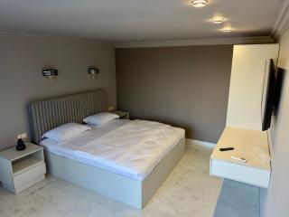 LARTA Rest House - 4