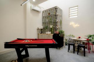 Sunrise Room Private Floor vs Landmark View - 8