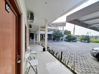 RedDoorz Syariah at Istana Homestay Madiun - 9