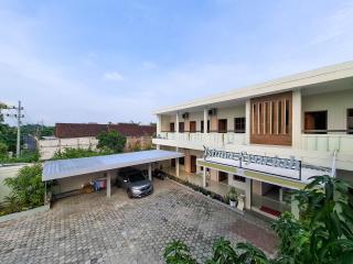 RedDoorz Syariah at Istana Homestay Madiun - 8