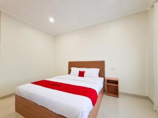 RedDoorz Syariah at Istana Homestay Madiun - 5