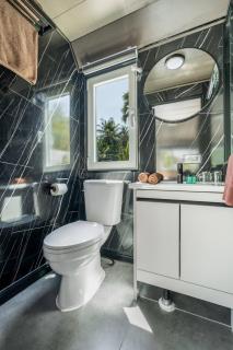 Nomad Cabin with pool&breakfast–Steps from the Sea - 1