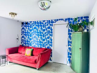 Central and luxurious floating home with garden - 4