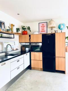 Central and luxurious floating home with garden - 2