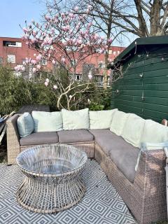 Central and luxurious floating home with garden - 5