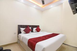 FabHotel Royal Place - 8