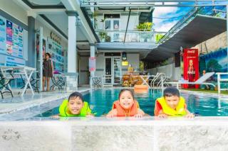 Riverside Pottery Village - 9