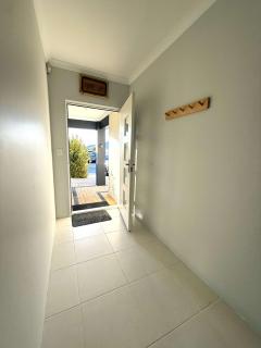 31 Kids Coast & Chill - 4BR Parking & Theatre Rm - 9