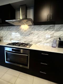 31 Kids Coast & Chill - 4BR Parking & Theatre Rm - 1