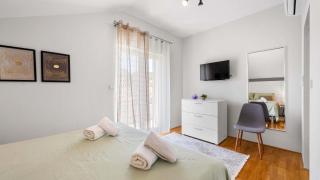 Villa Grazia by Villas Guide - Siverić - 1