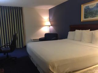 Ramada by Wyndham Hartford North - Bradley Airport - 8