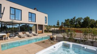Modern villa Tia II with outdoor pool in Porec - Nova Vas - 2