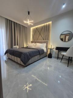 Station Luxury Apartments - 3