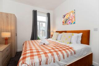 2-Bed House•Free Parking•WiFi•Long Stays Welcome - 0