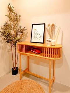 Casa Celesta - New 2BR Villa with Full Kitchen, 55" Smart TV, Working Desk, Hammock & Garden Seating - 8