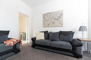 2-Bed House•Free Parking•WiFi•Long Stays Welcome - 1