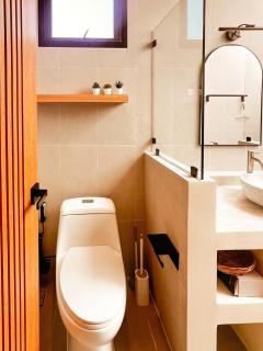 Casa Celesta - New 2BR Villa with Full Kitchen, 55" Smart TV, Working Desk, Hammock & Garden Seating - 5