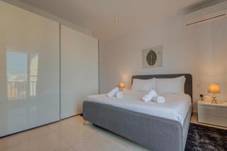 3BR Penthouse with private Jacuzzi in St Julians by 360 Estates - 5