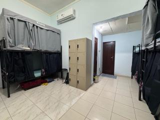 Bed space for Budget Backpacker - No Parking - 5