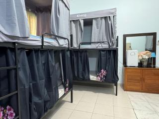 Bed space for Budget Backpacker - No Parking - 6