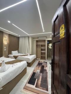 Leeda Pyramids View - 5