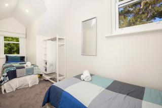 This Is It - stylish 4-bedroom Vincentia retreat - 1