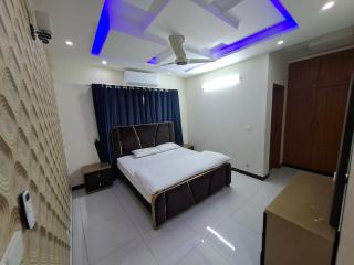 Luxury 6Bedrooms villa in Islamabad - 8