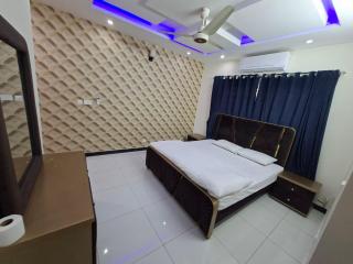 Luxury 6Bedrooms villa in Islamabad - 4