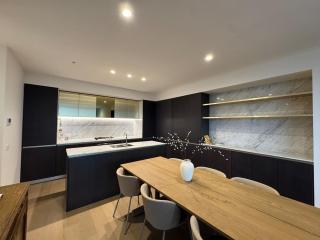 Luxury Sky Apartment - 1 Min to Melbourne Central - 5