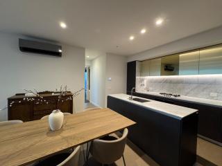 Luxury Sky Apartment - 1 Min to Melbourne Central - 1