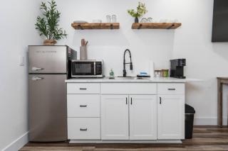 The Four Daughters Inn The Entire 5 Suite Hotel - 1