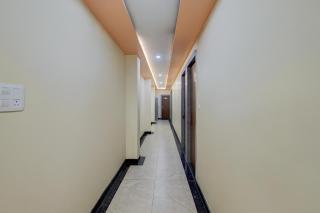 FabHotel Raas Plaza - 9