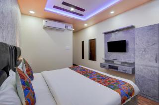 FabHotel Raas Plaza - 2