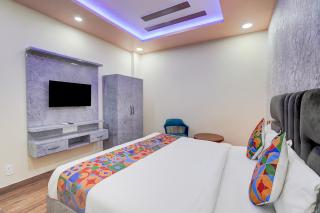 FabHotel Raas Plaza - 6
