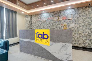 FabHotel Raas Plaza - 8