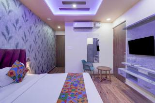 FabHotel Raas Plaza - 2