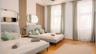 Large Groups - Ideal for Long Stays - 6 Min Walk To Metro - 8