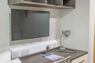 Modern Budget Double Studio in Central Nottingham - 4