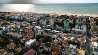 Bright flat in residence with pool - Beahost - 8