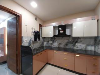 Stylish Luxury Apartment, Modern & Prime Location - 9